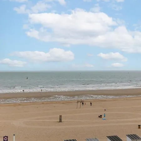 Casiola - Colorful Near The Sea * Ostende