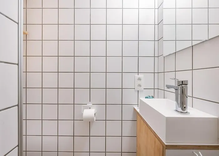 Casiola - Colorful Near The Sea Apartment