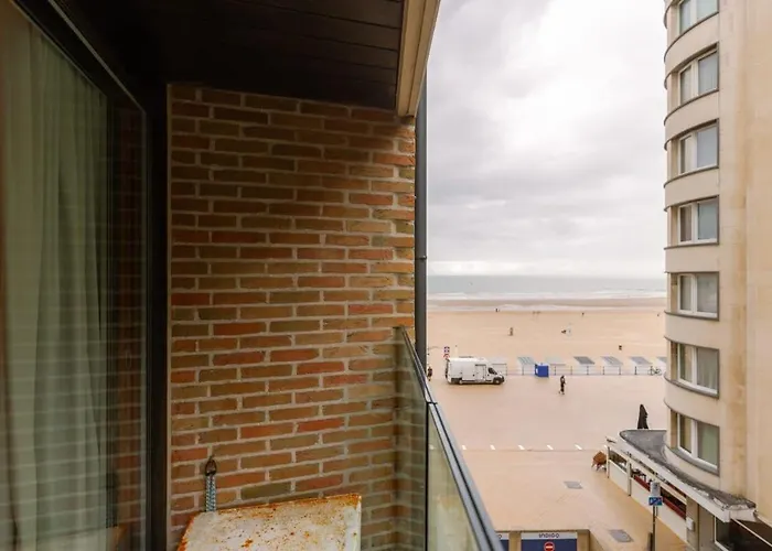 Casiola - Colorful Near The Sea Apartment *