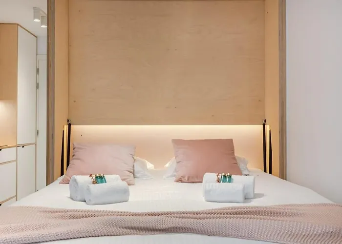 Casiola - Colorful Near The Sea Apartment *